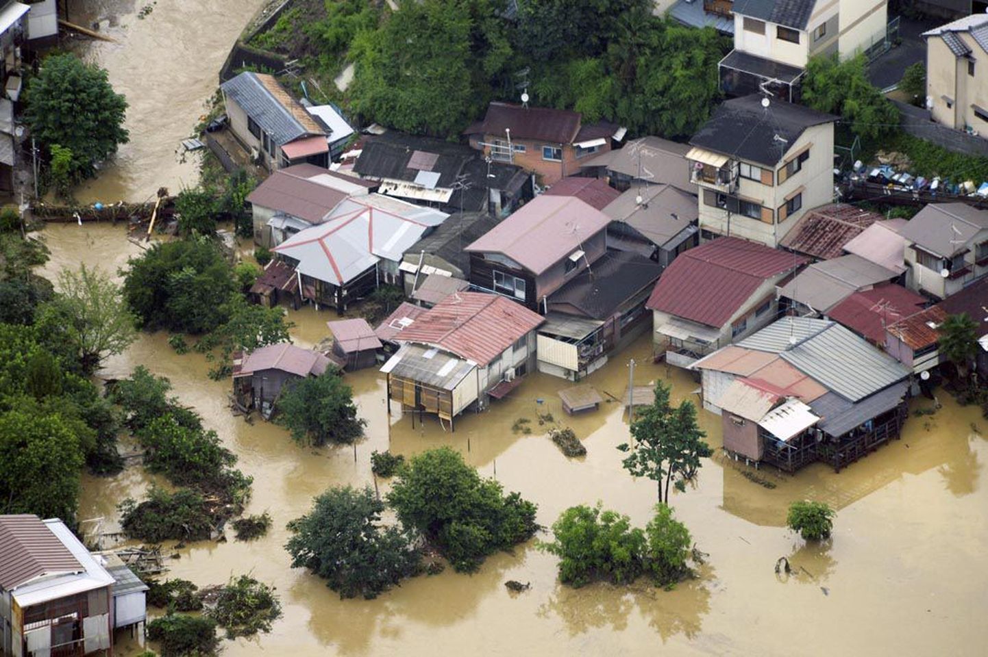 Jaapani edelaosas on tulvavangis üle 5000 inimese.