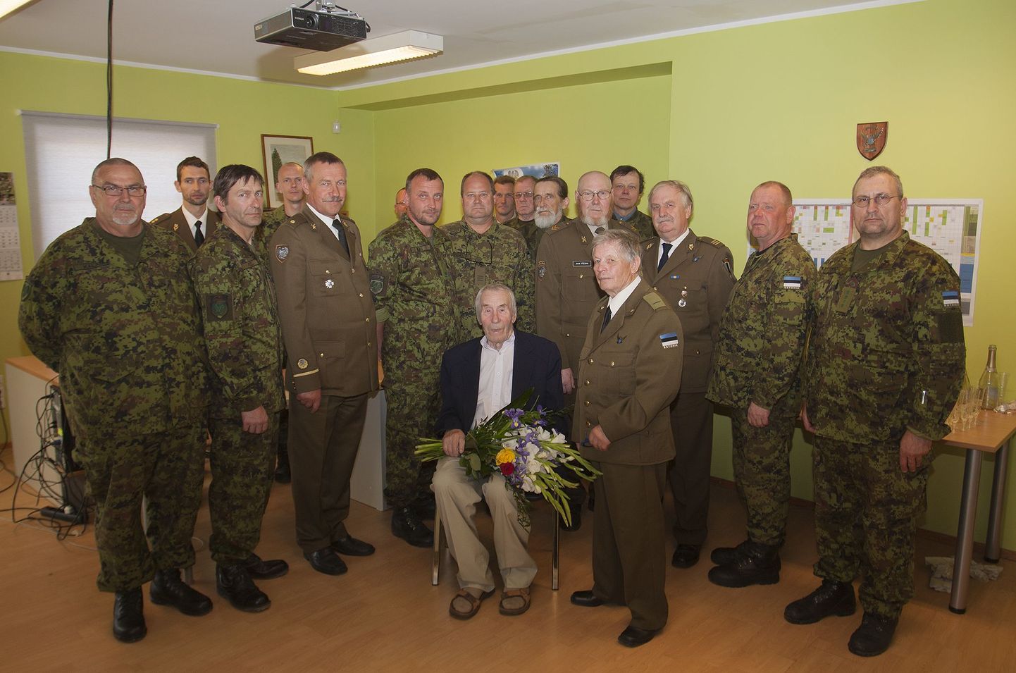 Arno Kallase 90. sünnipäeva tähistamine Karksi malevkonna kodus.