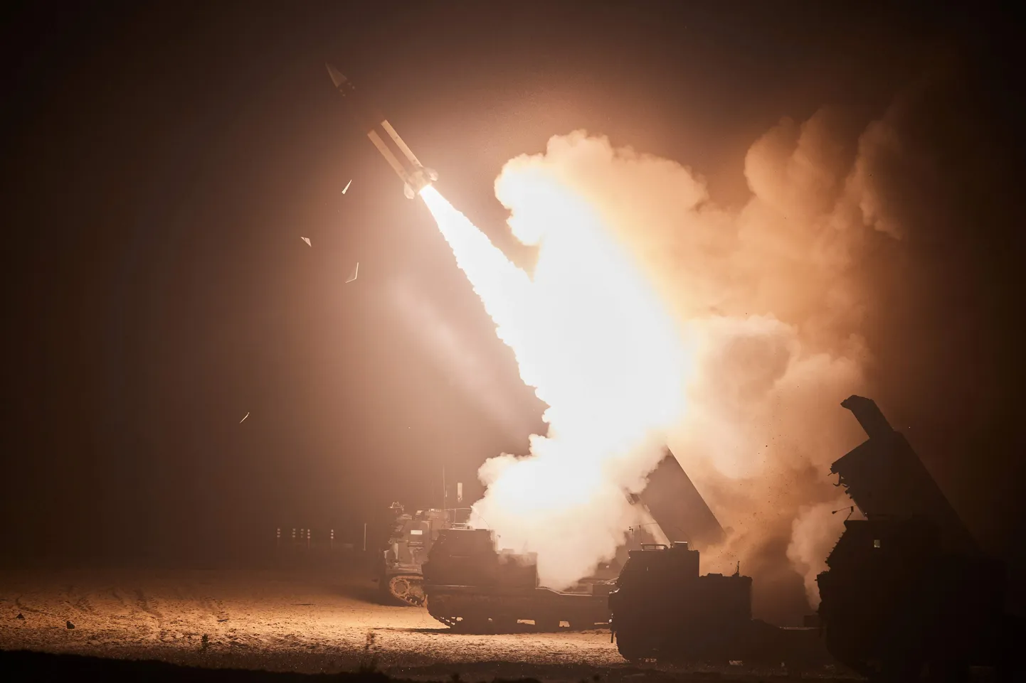 ATACMSi raketi tulistamine õppustel Lõuna-Koreas 6. juunil 2022.