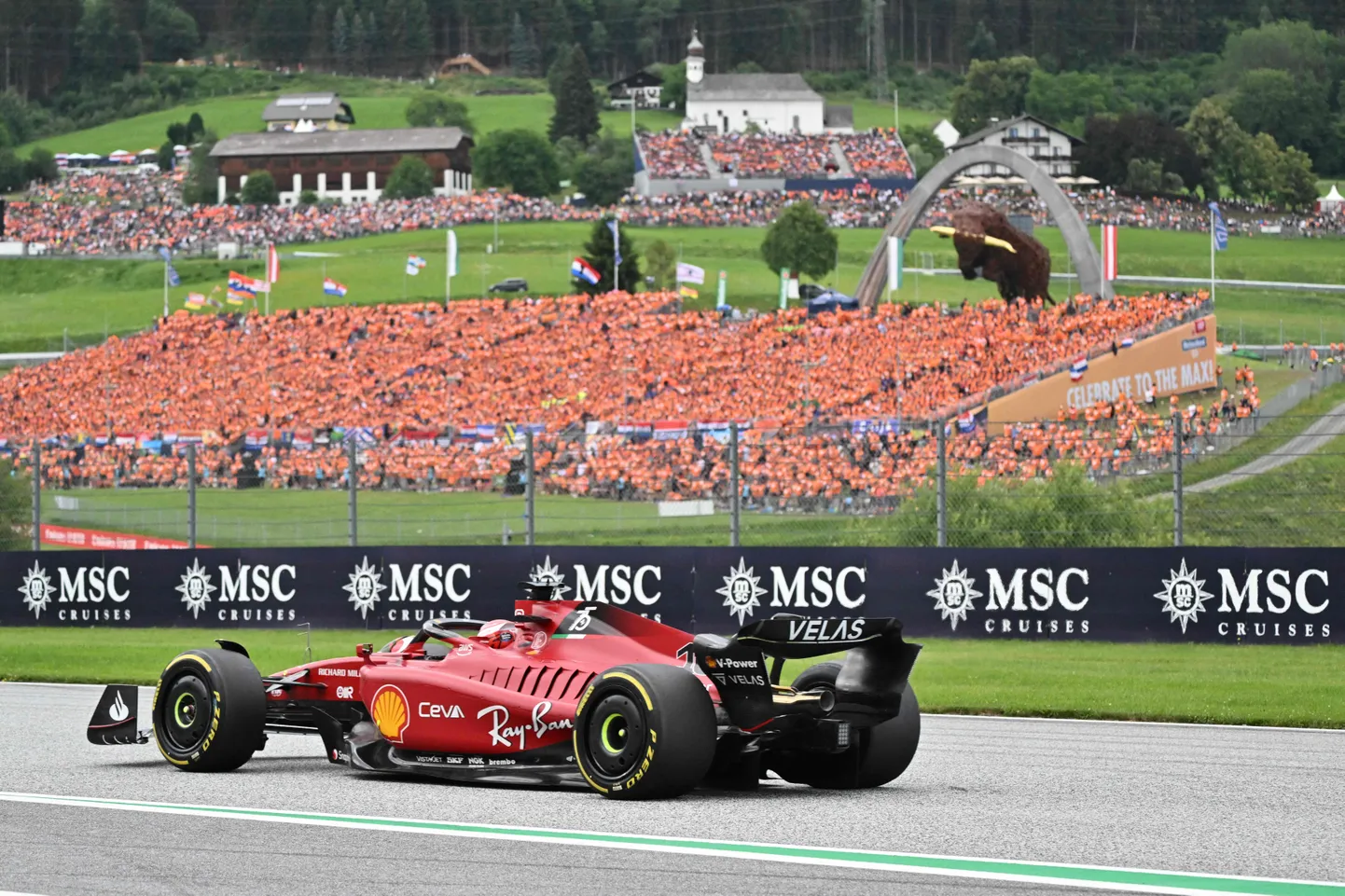 Ferrari esisõitja Charles Leclerc.