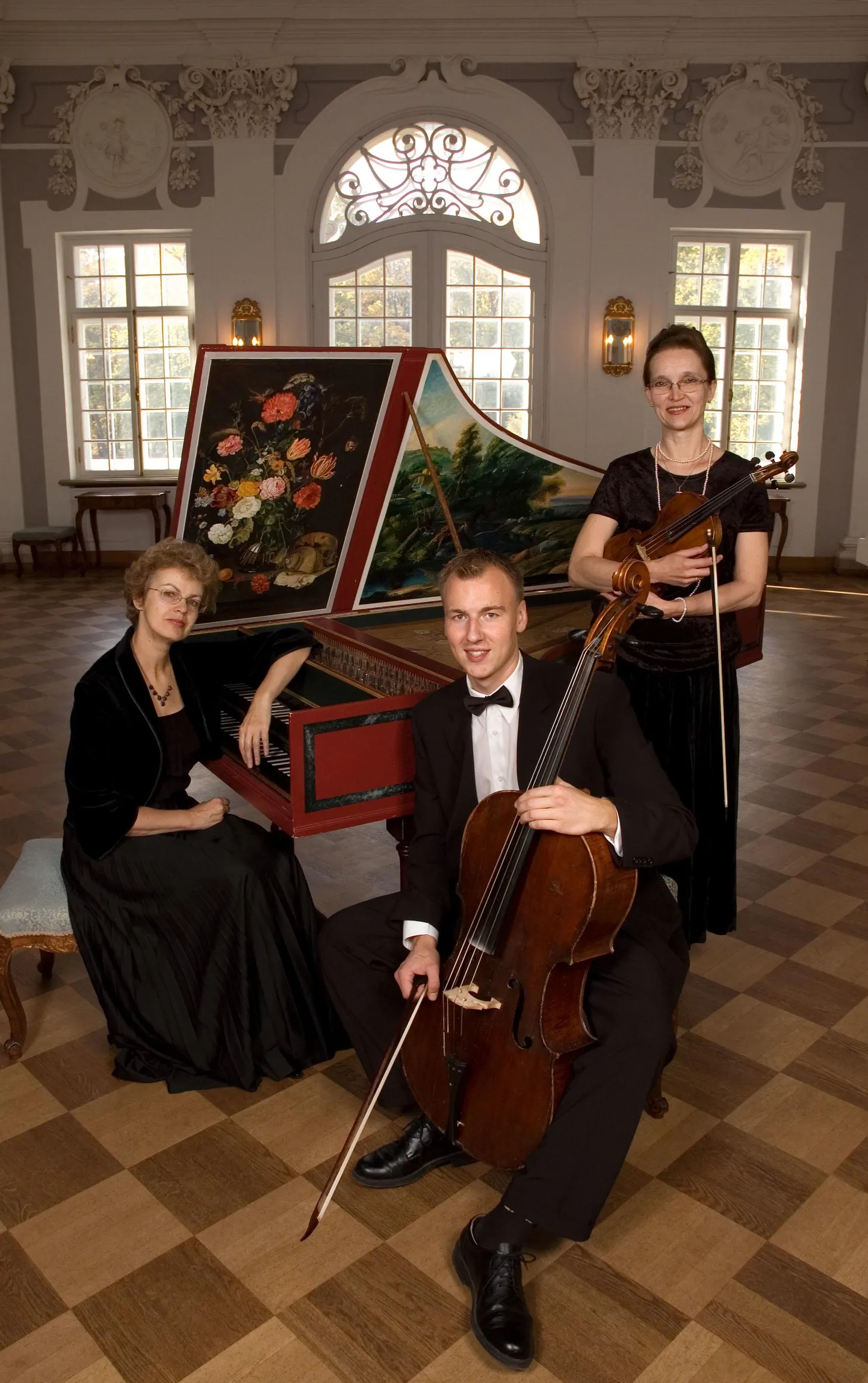 Barokkansambel Corelli Consort, kus lööb kaasa ka kontserdisarja korraldaja Mail Sildos (paremalt esimene).