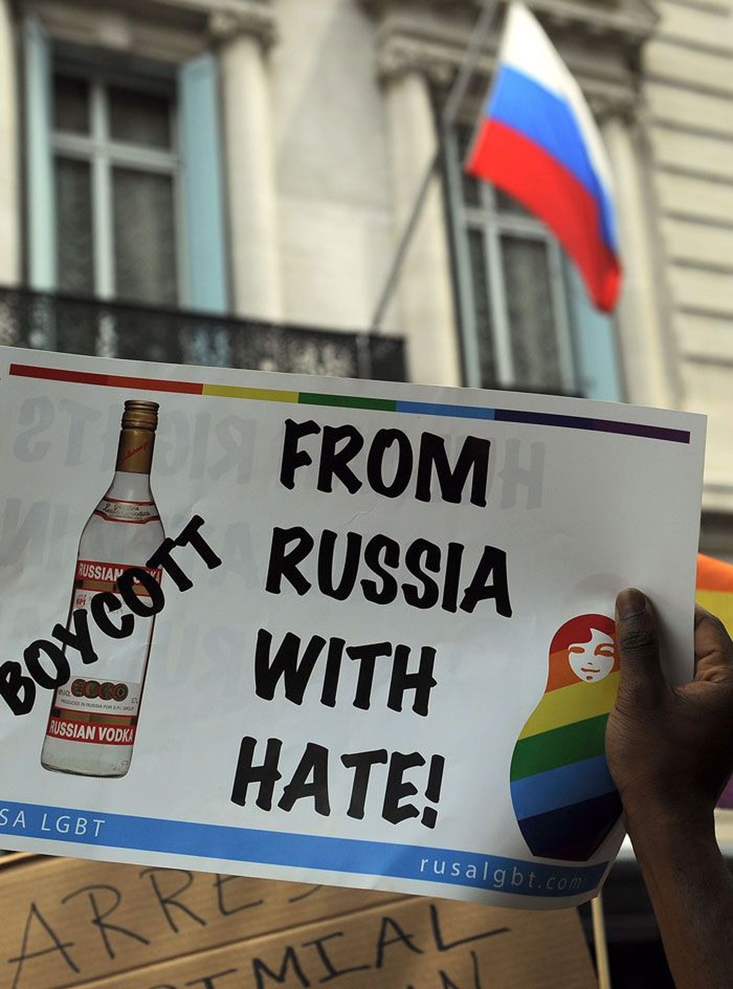 Uue seaduse vastane protestiaktsioon New Yorgis Venemaa saatkonna ees. USAs toimub ka laiaulatuslik kampaania Vene viina tarbimise vastu.
