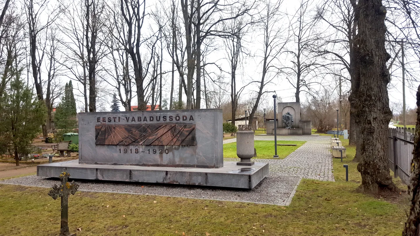 Vabadussõja mälestusmärk Tartus Pauluse kalmistul