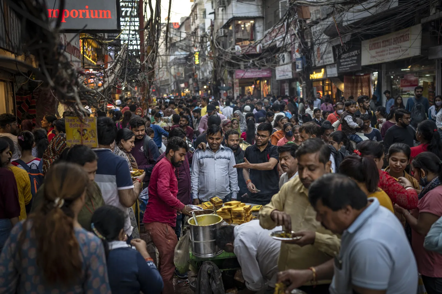 Rahvarohke tänav India pealinnas New Delhis.