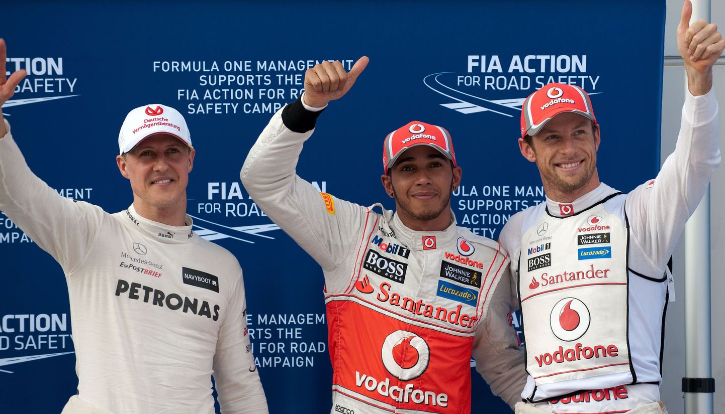 Michael Schumacher (vasakul) koos Lewis Hamiltoni ja Jenson Buttoniga.