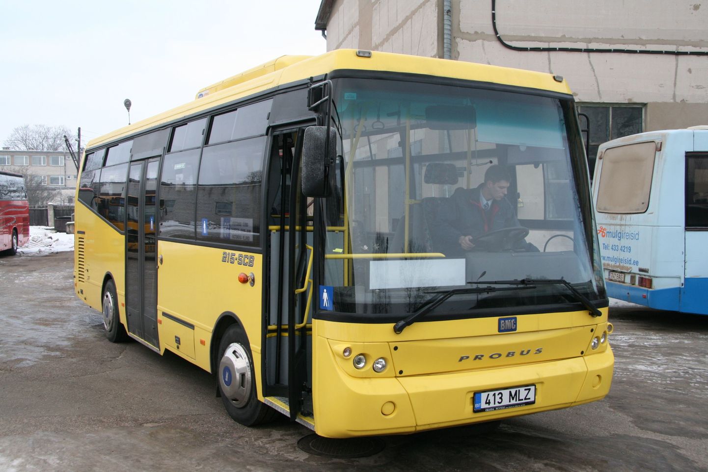 Türgis toodetud buss, mis Viljandimaa teedel sõidab järgmise nädalani.