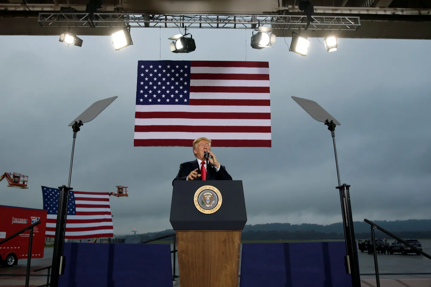 Donald Trump Harrisburgis maksureformist rääkimas.