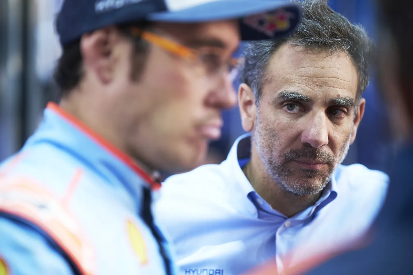 Cyril Abiteboul (paremal) ja Thierry Neuville.