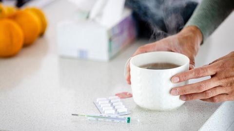 Gripas epidēmijas laikā atgādina par iespēju iegādāties citam cilvēkam izrakstītas zāles