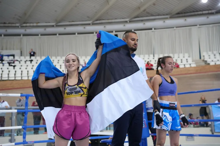 Aleksandra Džikajeva (vasakul).
