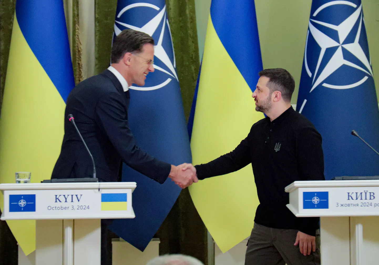 NATO jaunais ģenerālsekretārs Marks Rite un Ukrainas prezidents Volodimirs Zelenskis.
