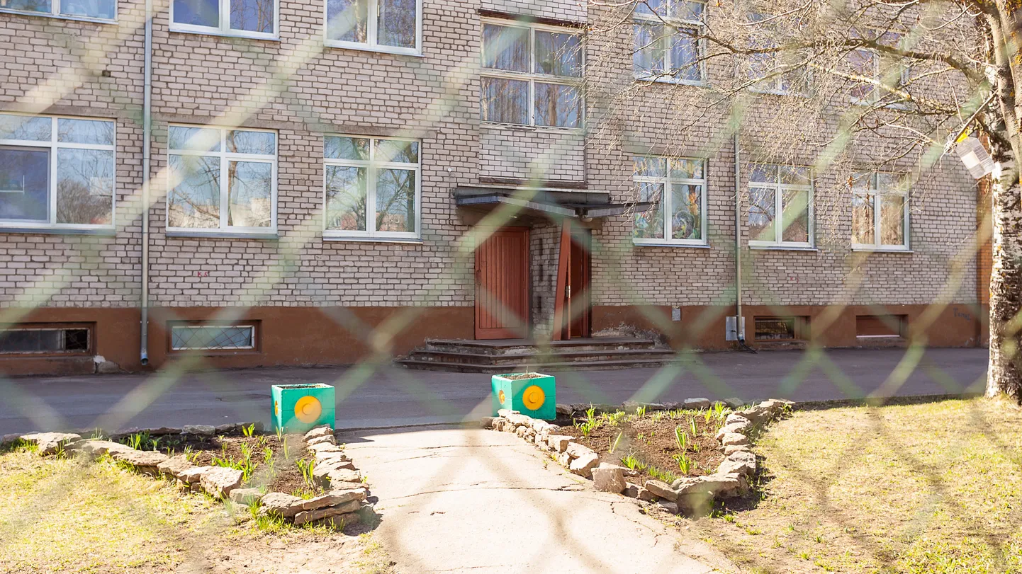 В Нарве выставлено на торги здание бывшего детского сада "Kuldkalake" по ул.Мыйза, 6.