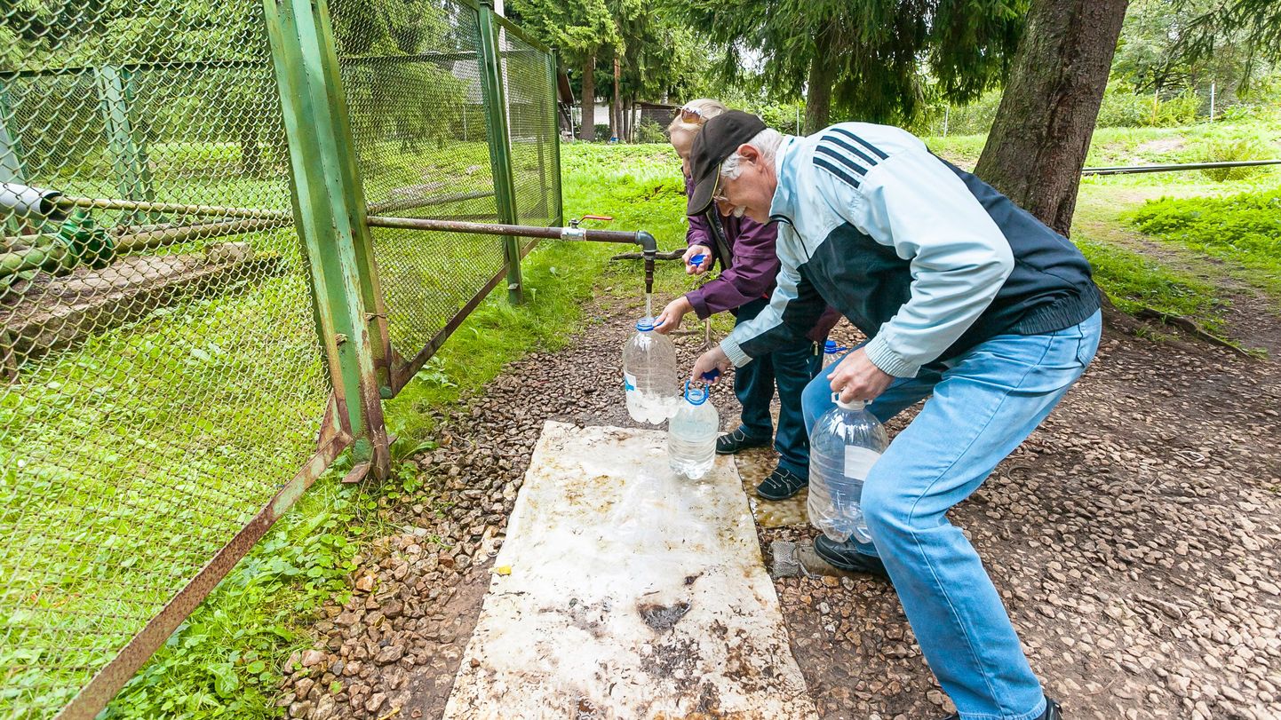 Так запасаются подземной питьевой водой в садоводческом товариществе "Светофор".