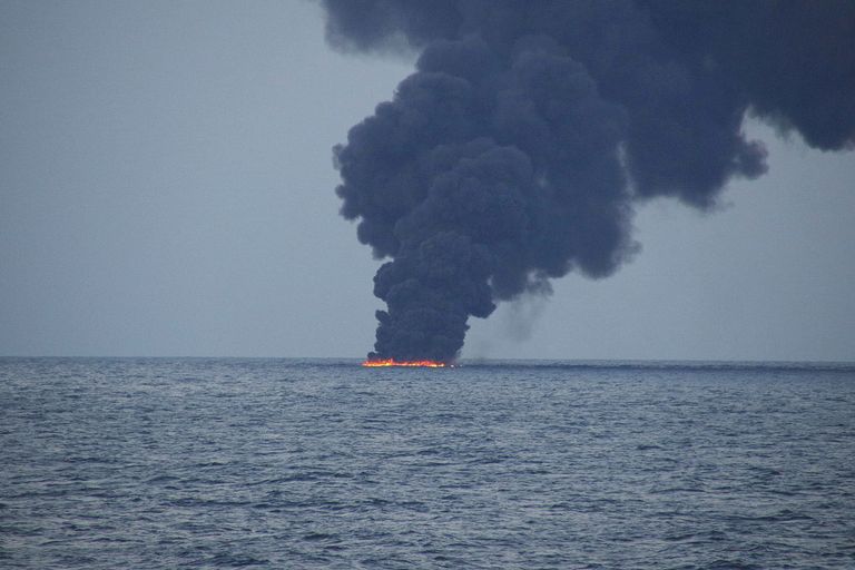 Põlev nafta täna Ida-Hiina meres.