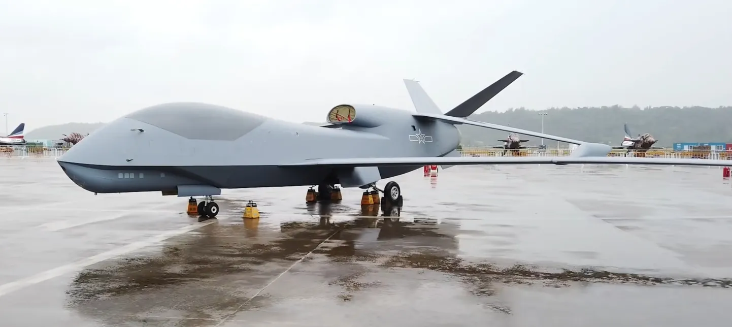 Hiina uue drooni tunneb ära omapäraste otstest ühendatud tiibade järgi. Sellist konstruktsiooni muudel lennukitel eriti ei kohta, kuid see pidi andma parema stabiilsuse ja juhitavuse.
