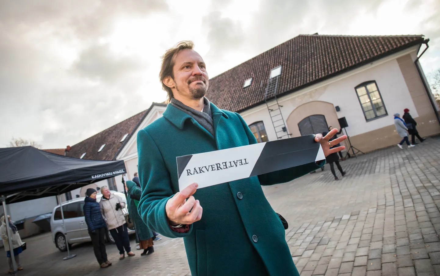 Fotol: Rakvere Teatri parkla laienduse avamine.  Indrek Saar