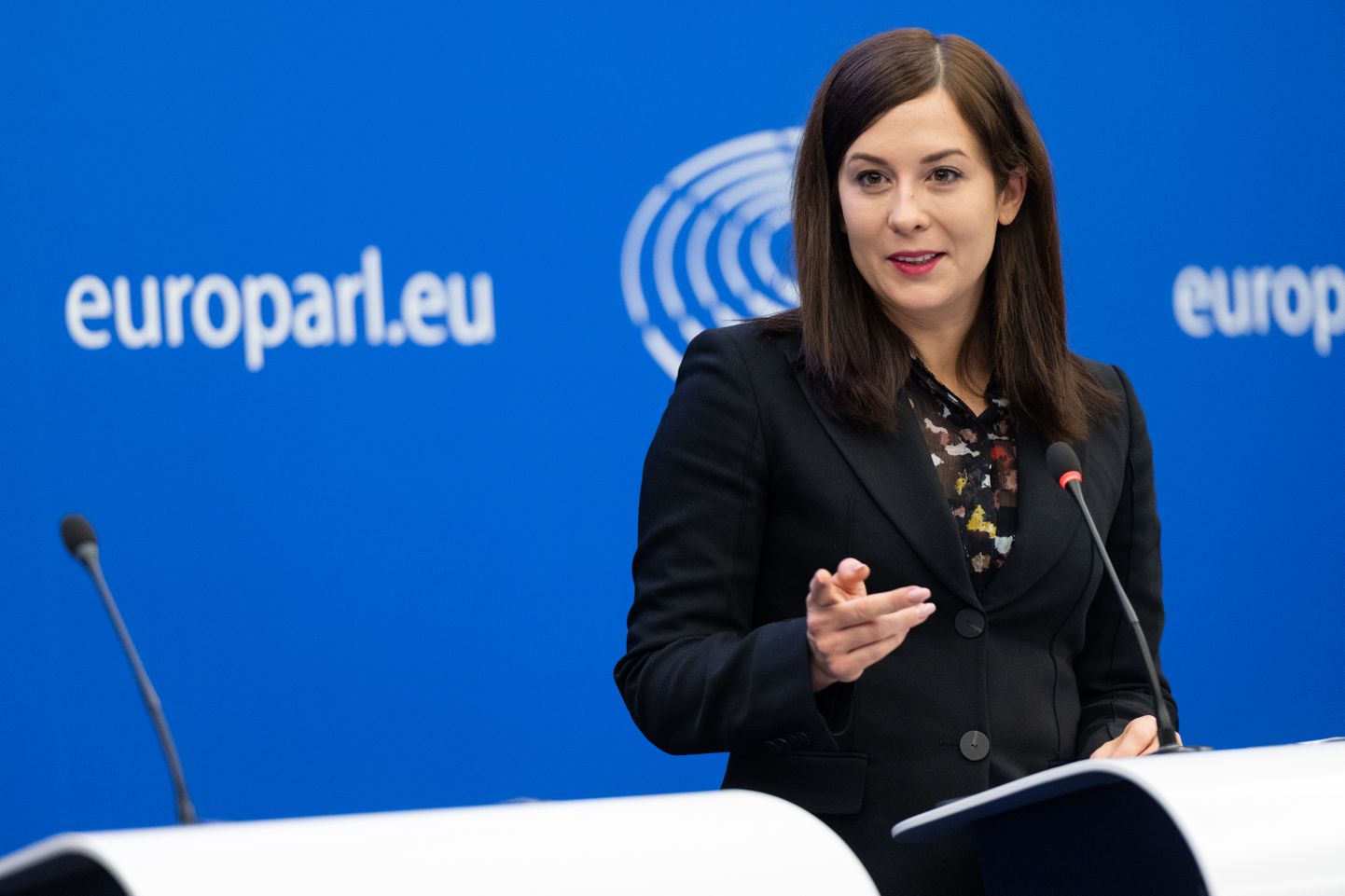 Венгерский евродепутат от оппозиционной партии «Движение Моментум» Каталин Чех на пресс-конференции в Страсбурге.