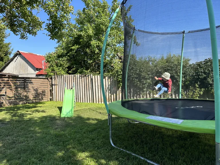 Batuudiõnnetuste vältimiseks peab seda kasutama kindlasti vaid üks laps korraga.