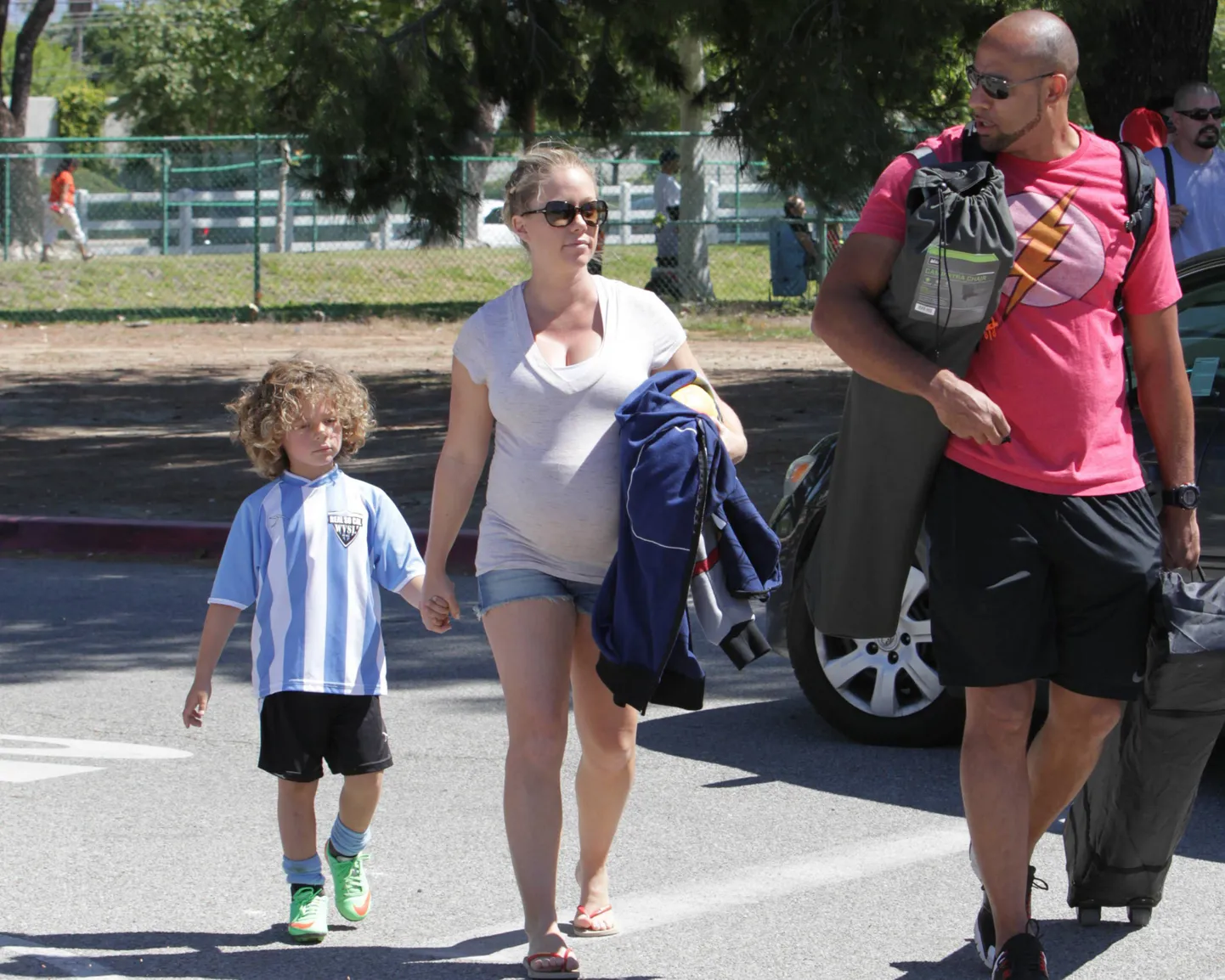 Kendra Wilkinson poja ja abikaasaga