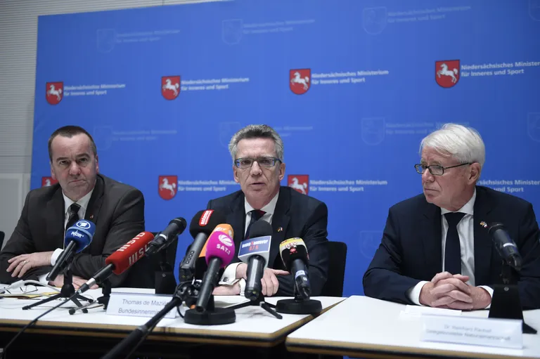 Thomas de Maiziere, Boris Pistorius, Reinhard Rauball. Foto: Scanpix.