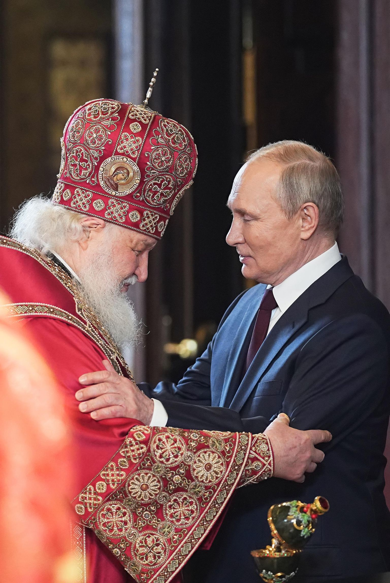 President Putin annab relvad ja patriarh Kirill annab ideoloogia, on väitnud õigeusu eestkõneleja Cyril Hovorun. Ülestõusmispüha jumalateenistus Moskvas Päästja Kristuse katedraalis.