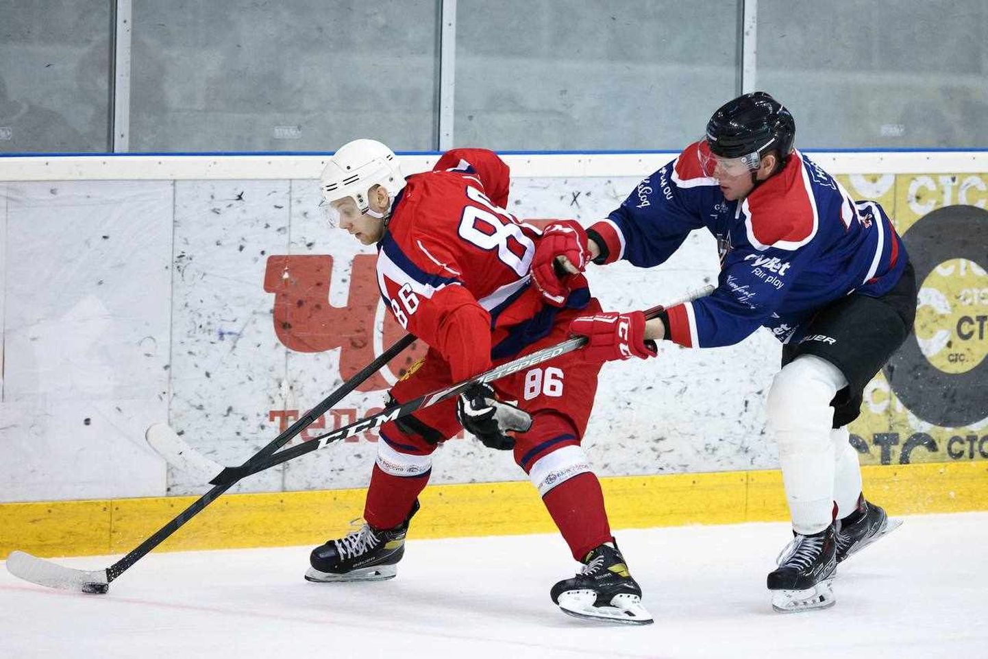 Из интернета удалены почти все фотографии участия в российском турнире команды Narva Stars, но некоторые снимки все еще можно найти в Telegram ХК Санкт-Петербургской хоккейной лиги.
