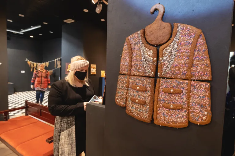 Главное, чтобы костюмчик сидел. Жакетик от Chanel – кто купит?