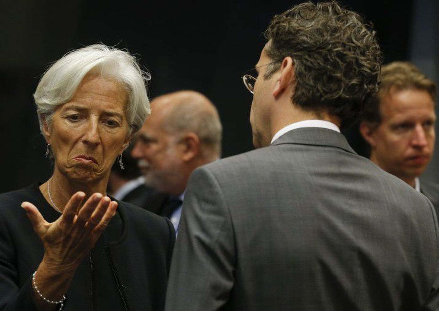 Eurogrupi koosolek. IMFi juht Christine Lagarde Jeroen Dijsselbloemile (seljaga kaamera suunas) olukorda selgitamas.