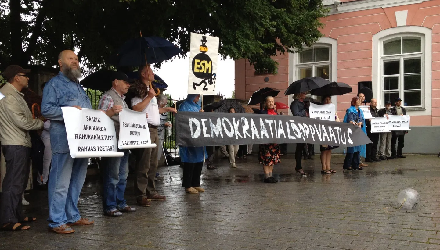 ESMi rahvahääletusele panekut nõudnud rahvakoosolek riigikogu ees