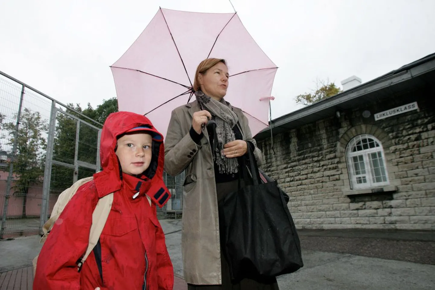 Barbi Pilvre kuueaastane poeg Helmut Holger käib Tallinna reaalkooli ettevalmistusklassis.