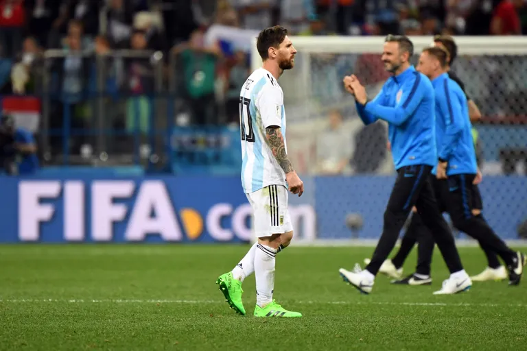 Õnnetu Lionel Messi lahkub väljakult