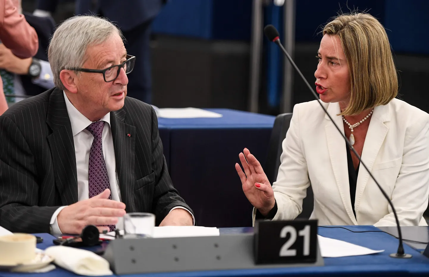 Jean-Claude Juncker (vasakul) ja Federica Mogherini.