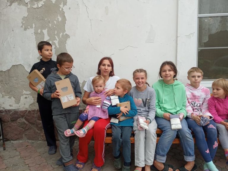 Собранная в Эстонии гуманитарная помощь, в том числе продукция ида-вируского предприятия "Nirgi Servis", досталась также украинским детям.