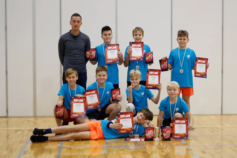 Poiste kolmas koht läks Võru Kreutzwaldi kooli noortele. Mario Oha juhendamisel mängisid Matthias Saarepuu, Kairon Eomois, Robin Udodov, Devin Šaduro, Robert Luik, Regan Rohumets, Rico Klaanberg ja Georg Vislapuu. Võistkonna parim mängija – Matthias Saarepuu.