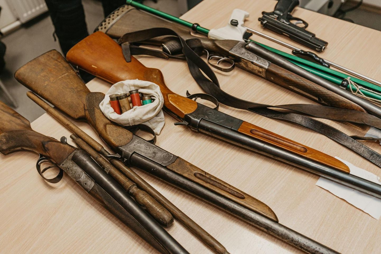 Mullu loovutati relvade kogumise kampaania käigus Pärnumaal üheksa relva ja harpuun.