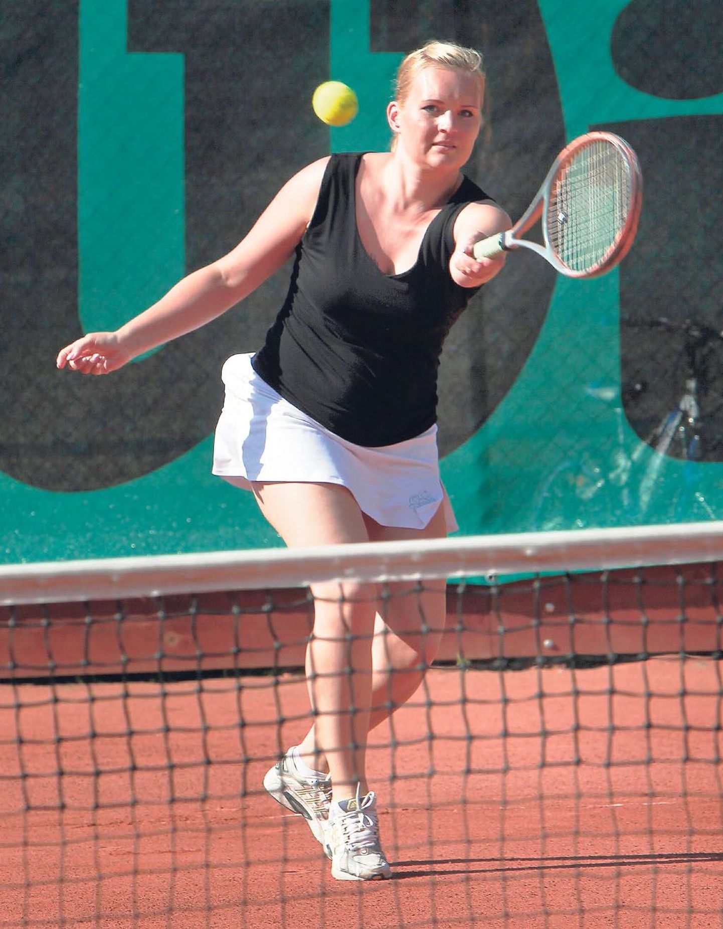Umbes aasta tennist mänginud Jaanika Hinriksoni näeb paar korda nädalas Kesklinna tenniseklubi väljakutel sõbrannaga mängimas. Sügisel loodab naine teha esimesed katsed amatööride turniiridel.