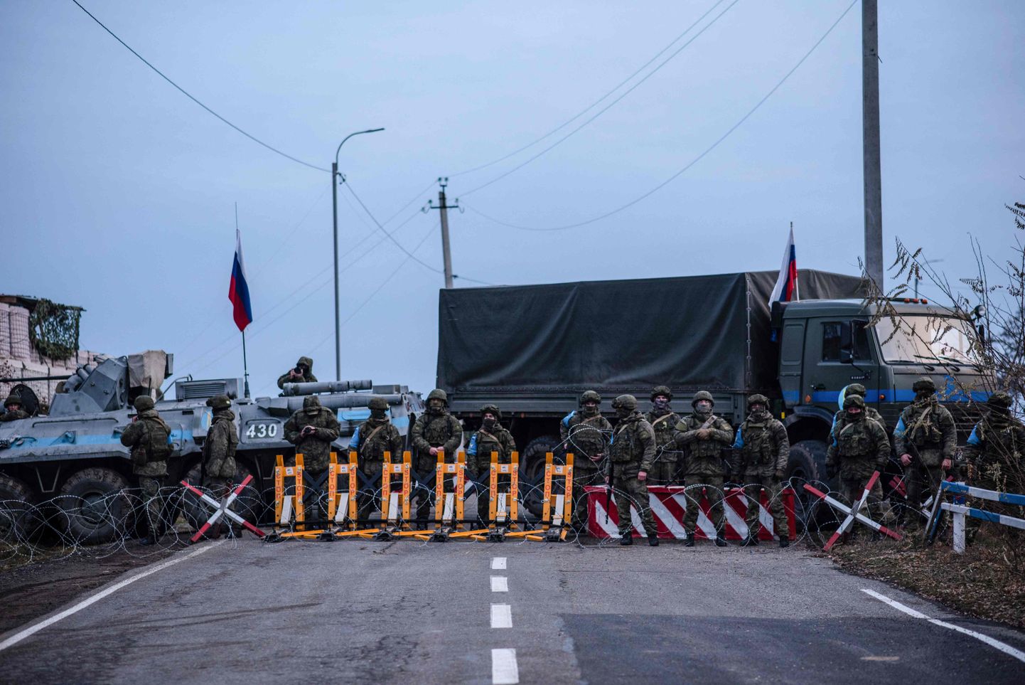 Venemaa rahuvalvajad isehakanud Mägi-Karabahhi pealinna Speanekerti juures teed blokeerimas 24. detsembril 2022. aastal.