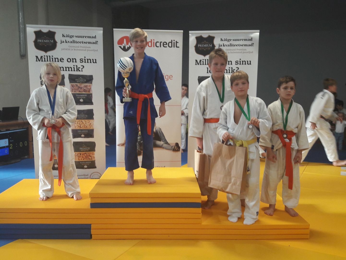 Pildil võidukad Pärnu judoklubi D-vanuseklassi noorsportlased:(vasakult) Marcus-Mattias Prii, Karl Jaanis,Ralf Viipsi, Tair Tiitus ja Kerdon Laubert.