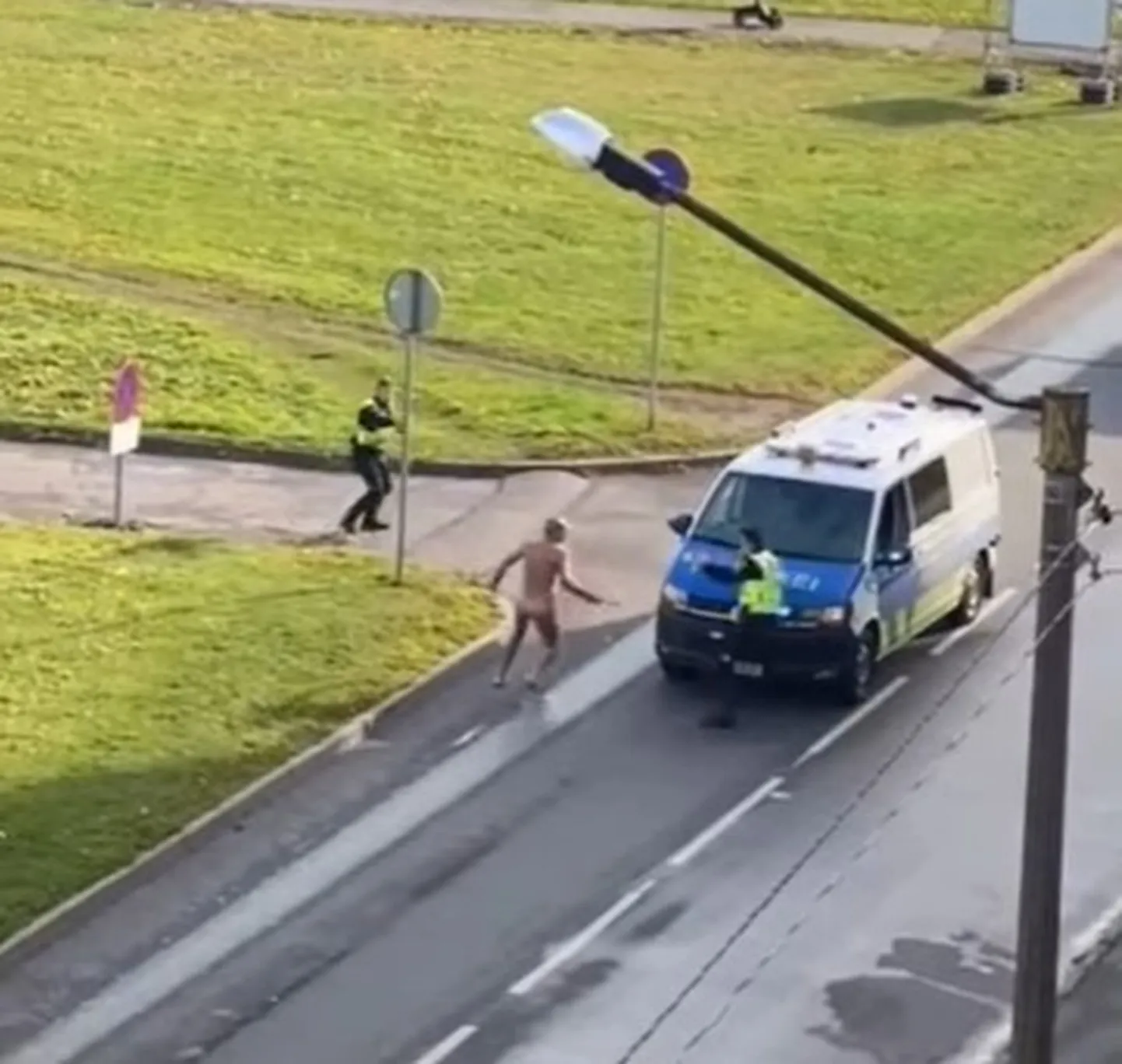 Politseinikud lahendasid olukorra särtsuga.