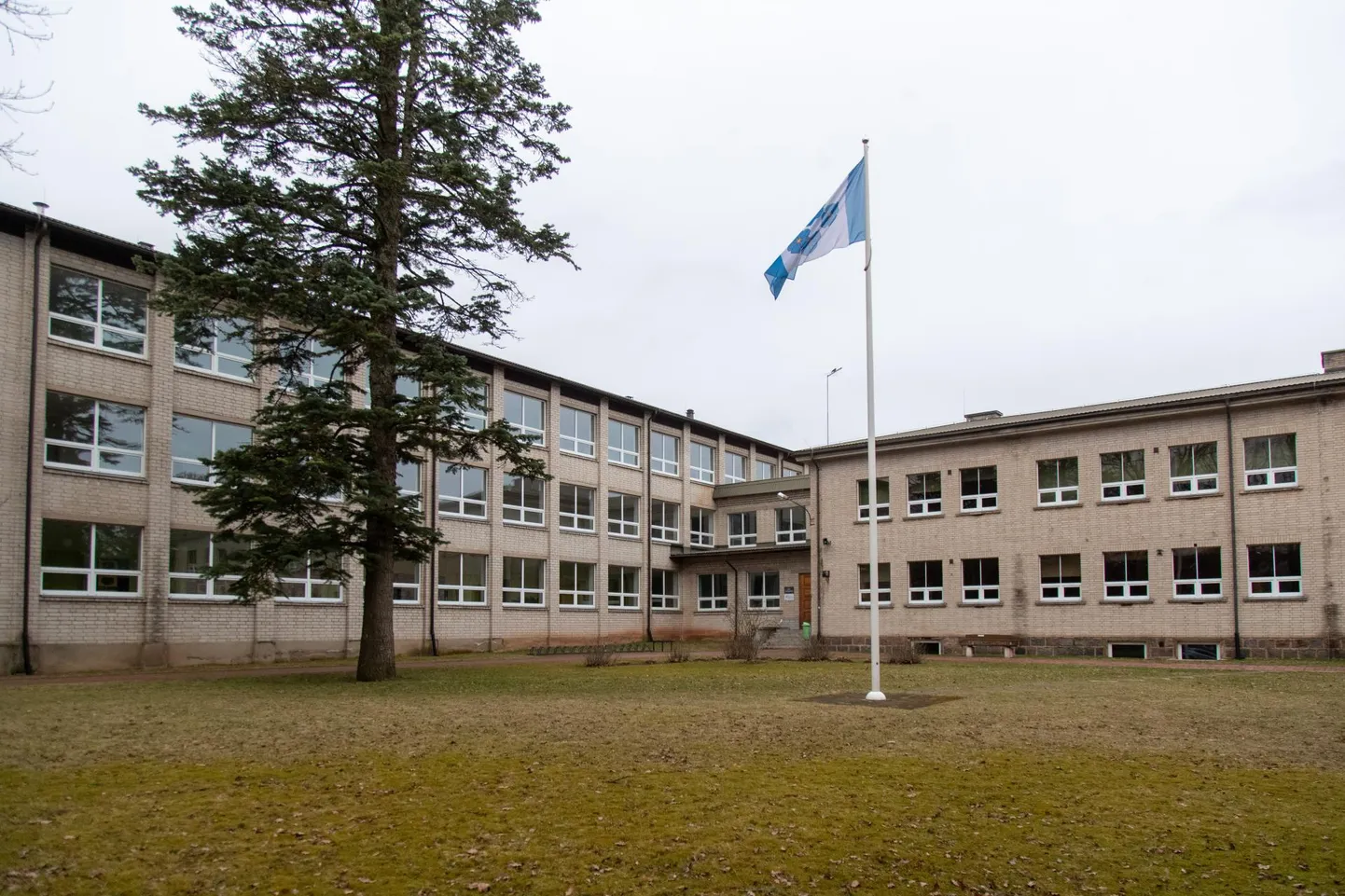Mulgi vald ootab aprillikuu jooksul otsust, kas ta saab projektiraha, mis kataks Abja gümnaasiumi energiatõhustamise tööd. Teine osa kooli renoveerimise rahast on kavas vallal endal lisada.