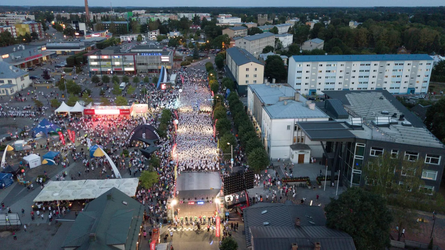 Ööjooksu korraldajad teevad kõik endast sõltuva, et õhtuhämaruses toimuv võistlus kulgeks turvaliselt nii osalejate kui ka jälgijate jaoks.