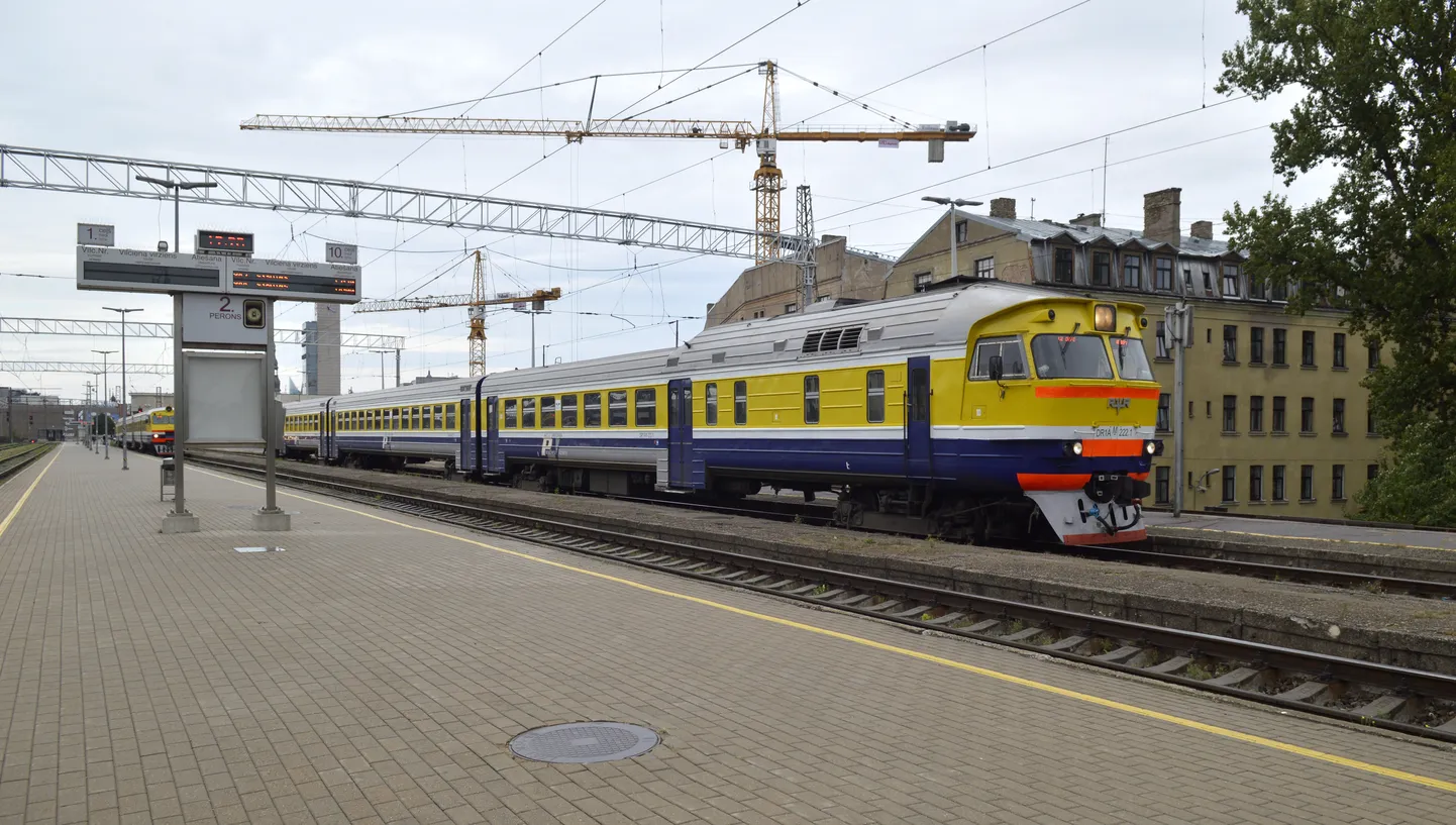 Dīzeļvilciens Rīgas Centrālajā dzelzceļa stacijā