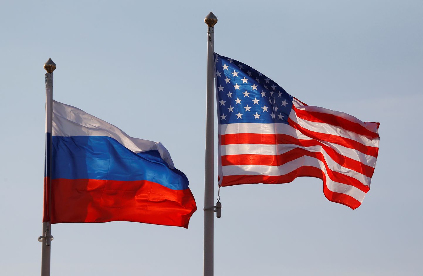 Флаги РФ и США.