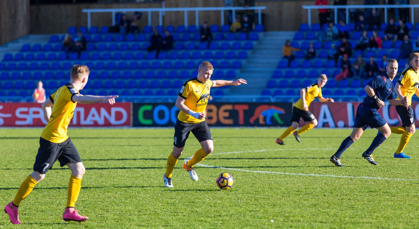 Pärnu Vapruse jalgpallimeeskond sai Tartus meistriliiga 17. vooru mängus valusa 1:2 kaotuse Tammekalt. Arhiivifoto.