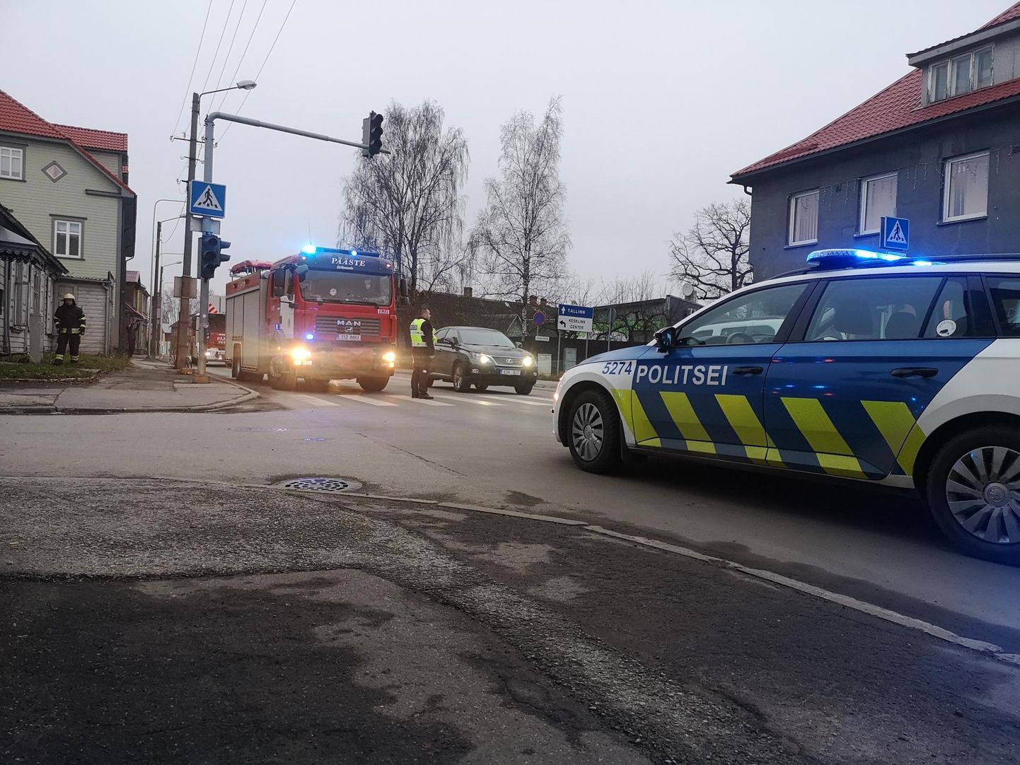 Pärnus Riia maanteel süttis korteris elektrikilp, mille päästjad kustutasid.