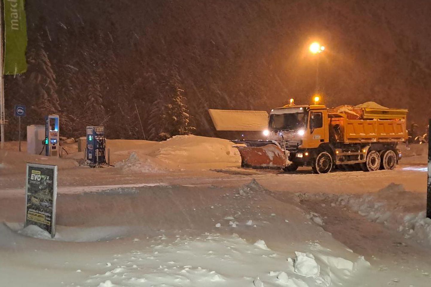 Horvaatiat tabanud lumetorm põhjustas liikluskaose.