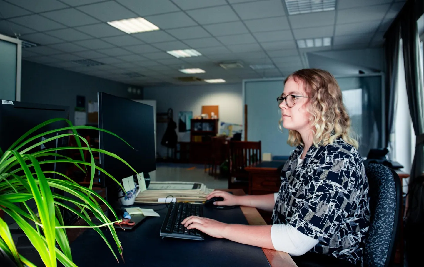 Töötervishoiuarst Naila Mazitova sõnul on istuv eluviis üks moodsa tsivilisatsiooni probleeme. Ta soovitab istuva töö tegijatel teha vähemalt iga kahe tunni järel puhkepaus.