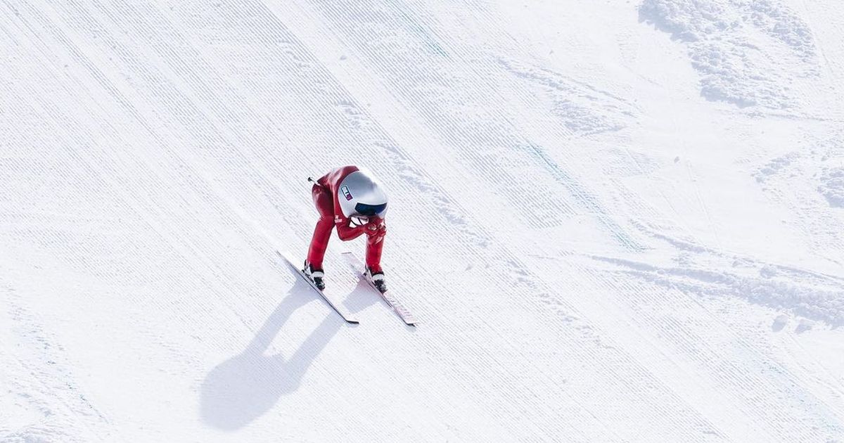 Спортсмен занимающийся скоростным спуском