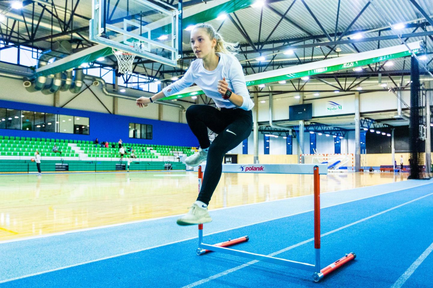 Sellest suvest on Valga põhikoolis õppiv Carmen Rääk Eesti kuni 16-aastaste neidude rekordi omanik 1500 meetri takistusjooksus.