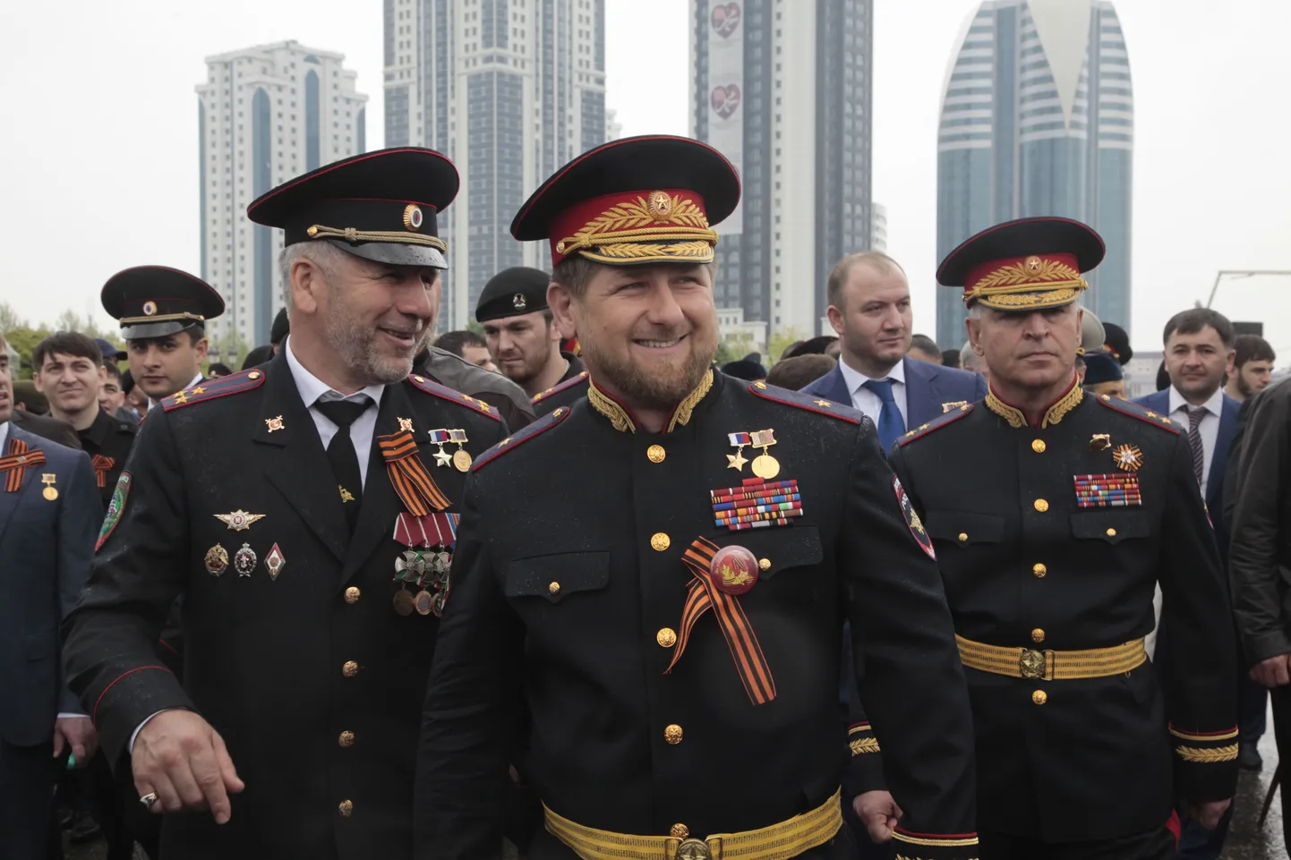 Рамзан Кадыров (в центре).